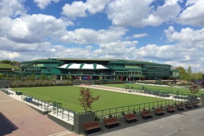 Raducanu to Face Vekic in Queen's Club Final