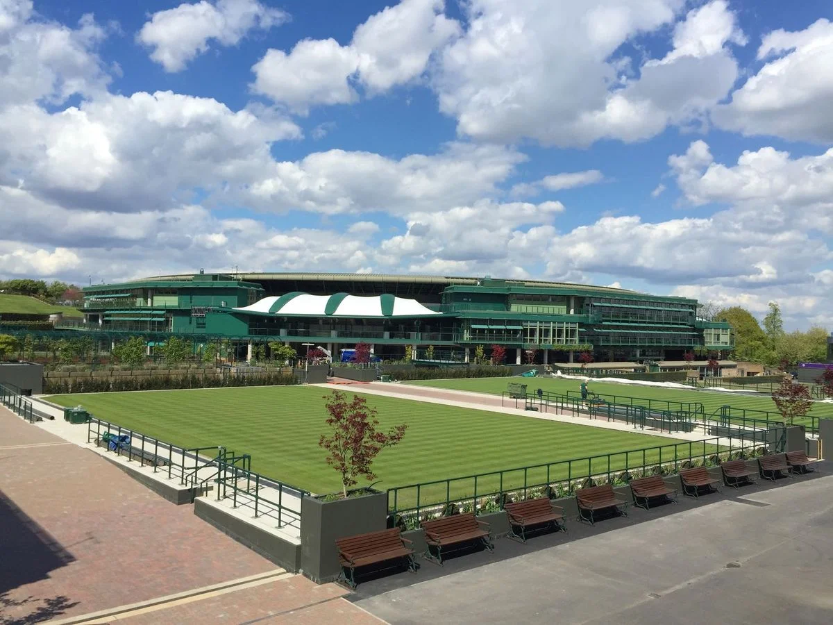 Raducanu to Face Vekic in Queen's Club Final