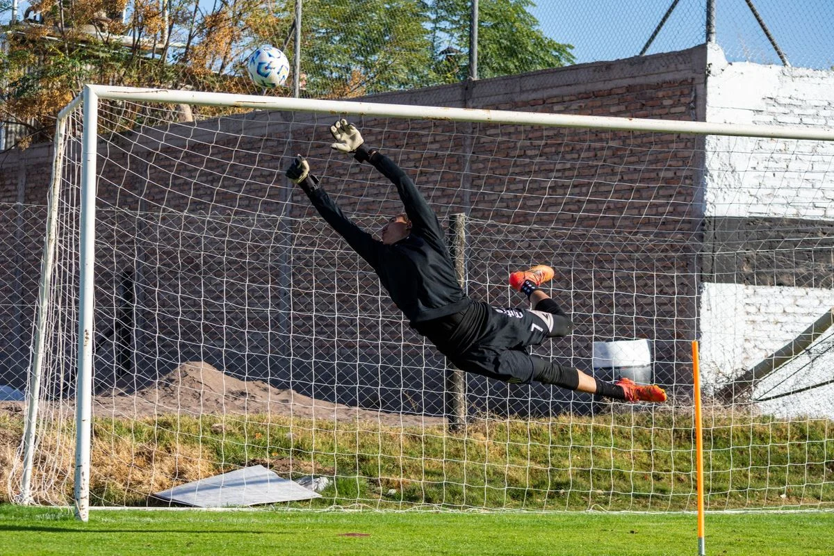 Craig Gordon Announces Retirement at 43