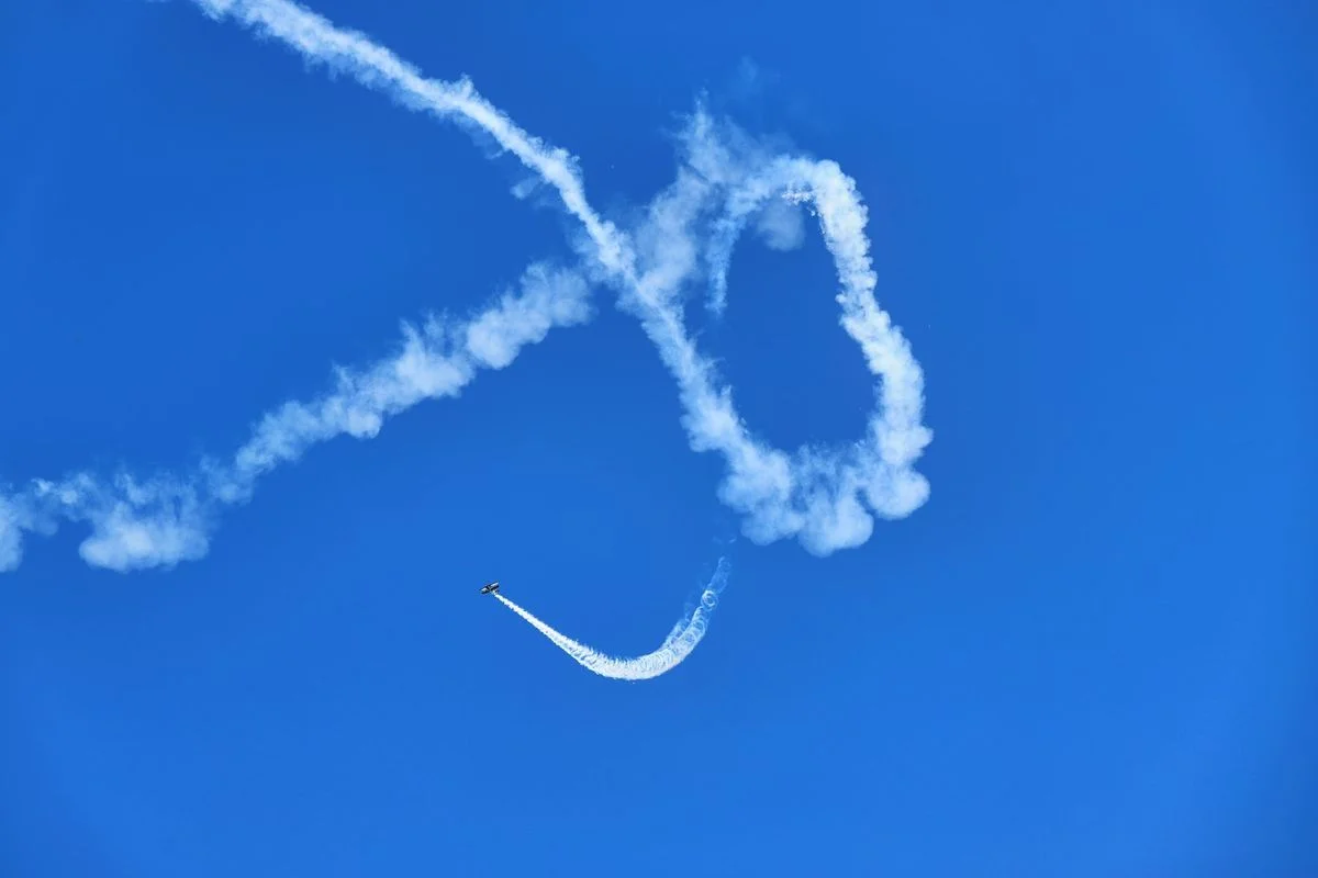 Pilot Skywrites 'I'm Bored' Over England